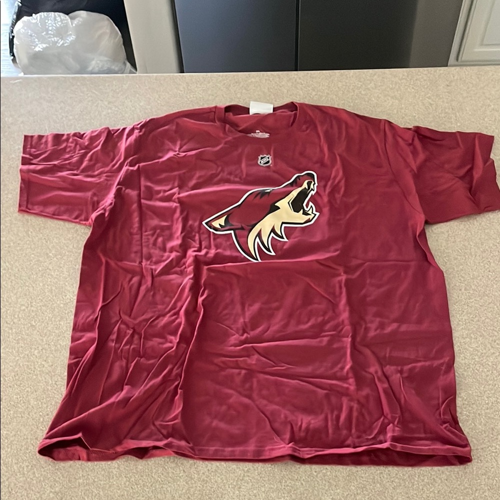 .Fanatics Coyote Maroon T-Shirt